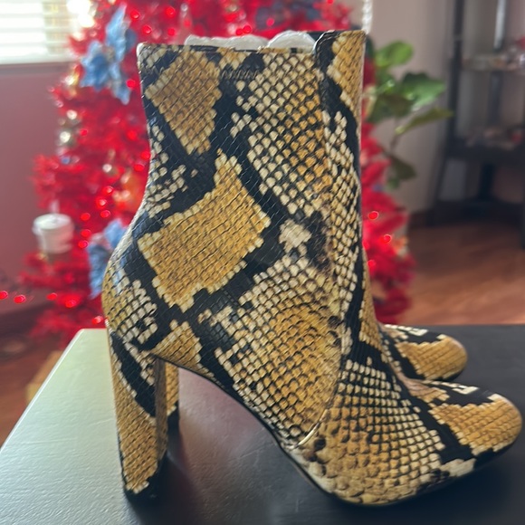 Aldo Sneak Booties. Yellow/black,white/cream. Size 7 - Picture 2 of 8